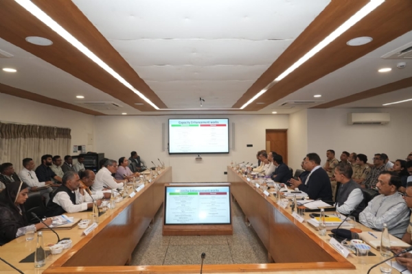 મહાપ્રબંધક પશ્ચિમ રેલવેના અમદાવાદ અને વડોદરા ક્ષેત્રાધિકારના સાંસદો સાથે બેઠકનું આયોજન મહાપ્રબંધક પશ્ચિમ રેલવેના અમદાવાદ અને વડોદરા ક્ષેત્રાધિકારના સાંસદો સાથે બેઠકનું આયોજન