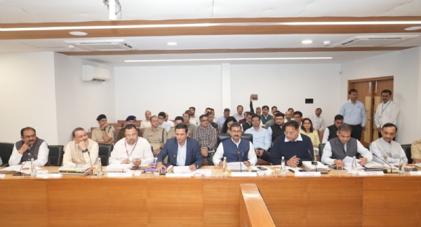 મહાપ્રબંધક પશ્ચિમ રેલવેના અમદાવાદ અને વડોદરા ક્ષેત્રાધિકારના સાંસદો સાથે બેઠકનું આયોજન મહાપ્રબંધક પશ્ચિમ રેલવેના અમદાવાદ અને વડોદરા ક્ષેત્રાધિકારના સાંસદો સાથે બેઠકનું આયોજન