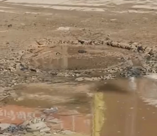 હારીજ નગરમાં સતત ગટર સમસ્યાથી નાગરિકો પરેશાન