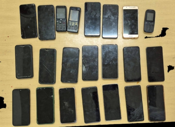 મહેસાણા: રામપુરા સર્કલ પાસે 21 ચોરાયેલા મોબાઈલ સાથે શખ્સ ઝડપાયો