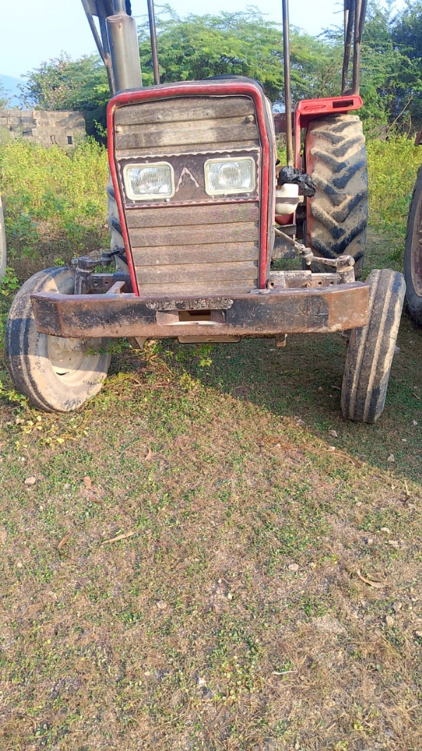 નાગકા અને બાવળવાવ ગામે ગેરકાયદેસર ચાલતી ખાણો પર તંત્રના દરોડા.