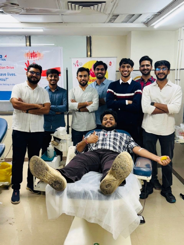 *Blood donation camp held at GMRS Medical College and Civil Hospital, Himmatnagar* *Blood donation camp held at GMRS Medical College and Civil Hospital, Himmatnagar*