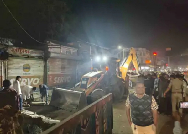 પાટણમાં નવા આઇકોનિક બસ સ્ટેશન પહેલાં માર્ગ પરથી દબાણો દૂર