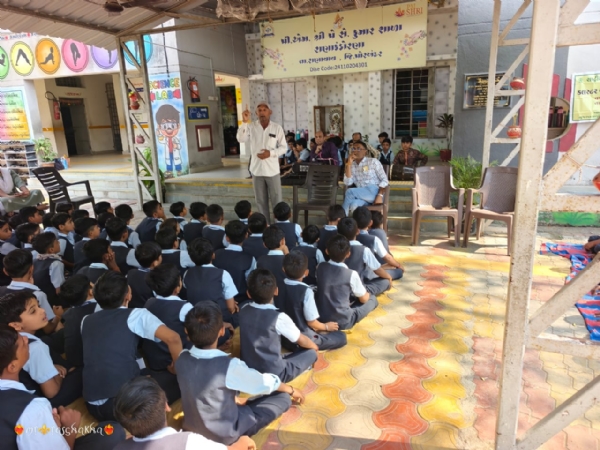 રાણાકંડોરણાની પીએમ  પે. સે. કુમાર શાળામાં વિદ્યાર્થીઓને પ્રાકૃતિક કૃષિ અંગે માર્ગદર્શન.