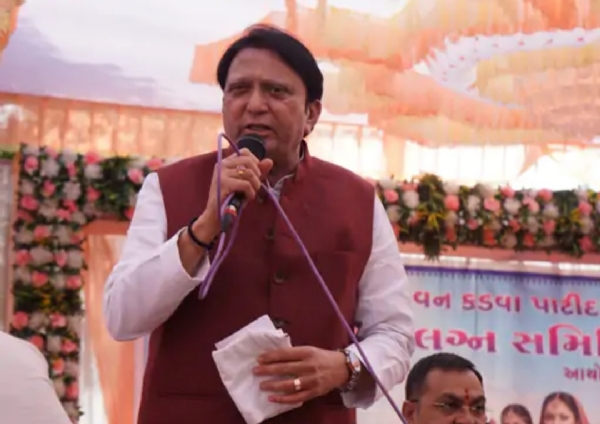 ગાંગલાસણમાં 27મો સમૂહ લગ્નોત્સવ ભવ્ય રીતે ઉજવાયો, પાટીદાર સમાજના 17 યુગલોએ શુભલગ્ન બંધાયા ગાંગલાસણમાં 27મો સમૂહ લગ્નોત્સવ ભવ્ય રીતે ઉજવાયો, પાટીદાર સમાજના 17 યુગલોએ શુભલગ્ન બંધાયા