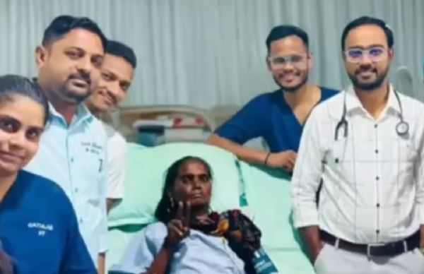 પાટણ જનતા હોસ્પિટલના કાર્ડિયોલોજિસ્ટ ડૉ. ધનંજય ચૌધરી દ્વારા ગરીબ મહિલાનું નિઃશુલ્ક હૃદય ઓપરેશન પાટણ જનતા હોસ્પિટલના કાર્ડિયોલોજિસ્ટ ડૉ. ધનંજય ચૌધરી દ્વારા ગરીબ મહિલાનું નિઃશુલ્ક હૃદય ઓપરેશન