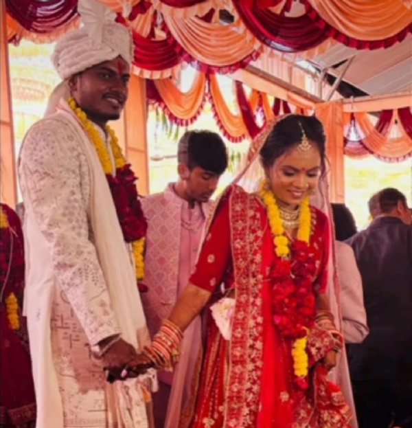 ગાંગલાસણમાં 27મો સમૂહ લગ્નોત્સવ ભવ્ય રીતે ઉજવાયો, પાટીદાર સમાજના 17 યુગલોએ શુભલગ્ન બંધાયા ગાંગલાસણમાં 27મો સમૂહ લગ્નોત્સવ ભવ્ય રીતે ઉજવાયો, પાટીદાર સમાજના 17 યુગલોએ શુભલગ્ન બંધાયા