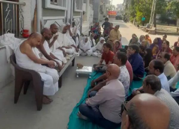 ચાણસ્મા નગરની ત્રિભોવનનગર સોસાયટીમા જૈન મુનિઓની સત્સંગ બેઠકમાં શ્રાવકોને પ્રેરક બોધવાણી ચાણસ્મા નગરની ત્રિભોવનનગર સોસાયટીમા જૈન મુનિઓની સત્સંગ બેઠકમાં શ્રાવકોને પ્રેરક બોધવાણી