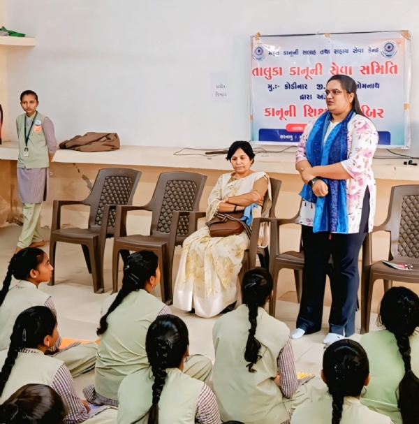 મ્યુનિસિપલ ગર્લ્સ હાઇસ્કૂલ કોડીનારમાં