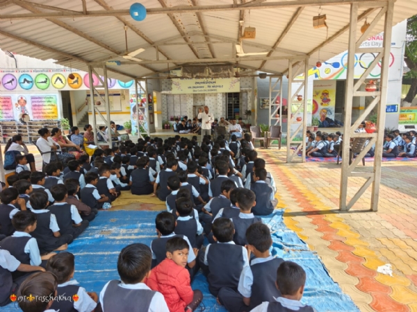 રાણાકંડોરણાની પીએમ  પે. સે. કુમાર શાળામાં વિદ્યાર્થીઓને પ્રાકૃતિક કૃષિ અંગે માર્ગદર્શન.