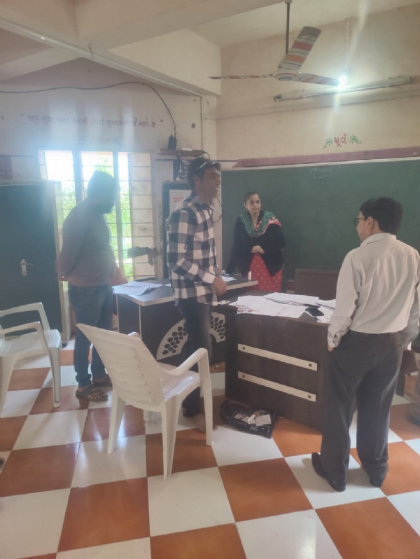 પોરબંદર જિલ્લામાં મતદારયાદી ખાસ સઘન સુધારણા કાર્યક્રમ (SIR) 2026 અંતર્ગત ખાસ કેમ્પ યોજાયો. પોરબંદર જિલ્લામાં મતદારયાદી ખાસ સઘન સુધારણા કાર્યક્રમ (SIR) 2026 અંતર્ગત ખાસ કેમ્પ યોજાયો.