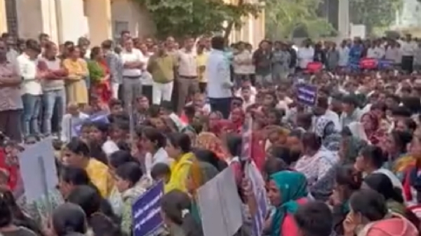 જિજ્ઞેશ મેવાણીના નિવેદન સામે ઉત્તર ગુજરાતમાં પોલીસ પરિવારનો ઉગ્ર વિરોધ જિજ્ઞેશ મેવાણીના નિવેદન સામે ઉત્તર ગુજરાતમાં પોલીસ પરિવારનો ઉગ્ર વિરોધ