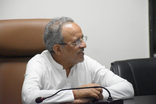 કેબિનેટ મંત્રી અર્જુન મોઢવાડિયાની અધ્યક્ષતામાં પોરબંદર મનપા ખાતે વિકાસના કામો બાબતે બેઠક યોજાઇ. કેબિનેટ મંત્રી અર્જુન મોઢવાડિયાની અધ્યક્ષતામાં પોરબંદર મનપા ખાતે વિકાસના કામો બાબતે બેઠક યોજાઇ.