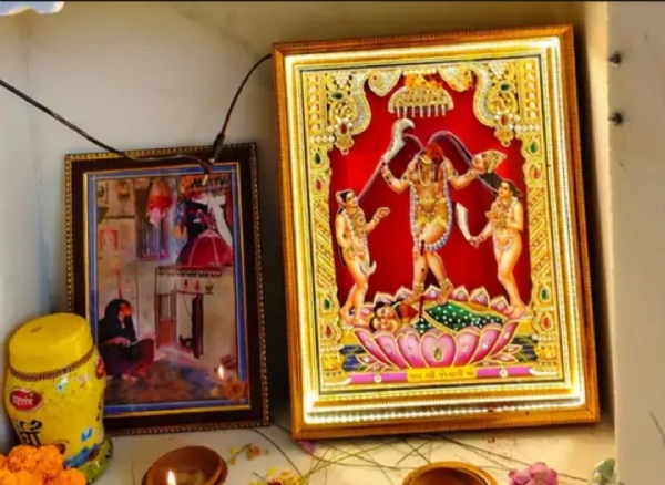 કોઇટા ગામે જોગણી માતાજીના ફોટોની પ્રાણ પ્રતિષ્ઠા કરવામાં આવી. કોઇટા ગામે જોગણી માતાજીના ફોટોની પ્રાણ પ્રતિષ્ઠા કરવામાં આવી.