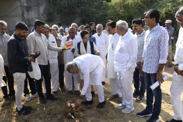 કેબિનેટ મંત્રી અર્જુન મોઢવાડિયાના હસ્તે પોરબંદર જિલ્લામાં આશરે 14 કરોડથી વધુના વિકાસ કાર્યોનું ખાતમુહૂર્ત અને લોકાર્પણ કરાયું. કેબિનેટ મંત્રી અર્જુન મોઢવાડિયાના હસ્તે પોરબંદર જિલ્લામાં આશરે 14 કરોડથી વધુના વિકાસ કાર્યોનું ખાતમુહૂર્ત અને લોકાર્પણ કરાયું.