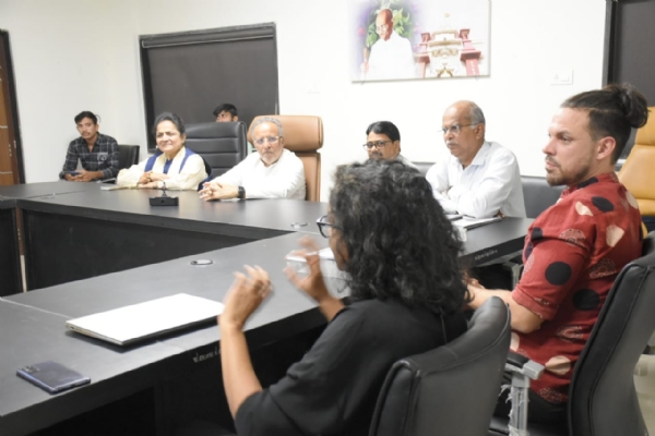 કેબિનેટ મંત્રી અર્જુન મોઢવાડિયાની અધ્યક્ષતામાં પોરબંદર મનપા ખાતે વિકાસના કામો બાબતે બેઠક યોજાઇ. કેબિનેટ મંત્રી અર્જુન મોઢવાડિયાની અધ્યક્ષતામાં પોરબંદર મનપા ખાતે વિકાસના કામો બાબતે બેઠક યોજાઇ.