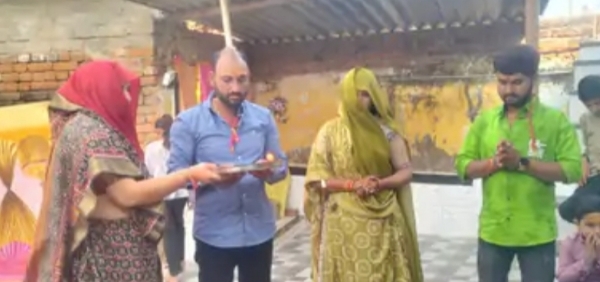 કોઇટા ગામે જોગણી માતાજીના ફોટોની પ્રાણ પ્રતિષ્ઠા કરવામાં આવી. કોઇટા ગામે જોગણી માતાજીના ફોટોની પ્રાણ પ્રતિષ્ઠા કરવામાં આવી.