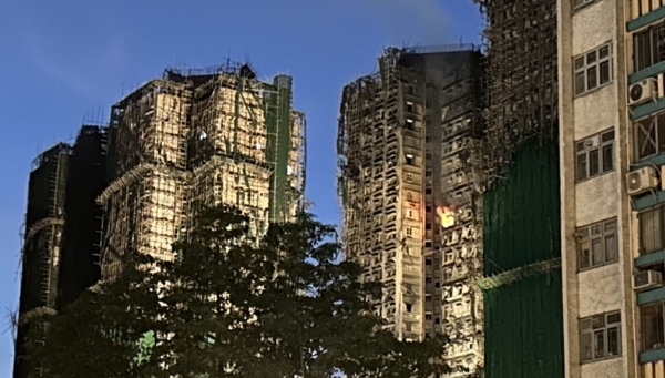 આઠ બહુમાળી રહેણાંક ટાવર્સ