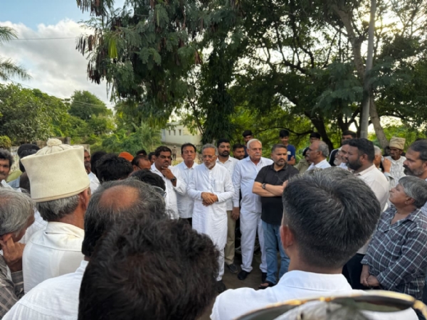 કેબિનેટ મંત્રી  અર્જુન મોઢવાડિયએ રાણાવાવ અને કુતિયાણા તાલુકાના વિવિધ વરસાદગ્રસ્ત વિસ્તારોની મુલાકાત કરી કેબિનેટ મંત્રી  અર્જુન મોઢવાડિયએ રાણાવાવ અને કુતિયાણા તાલુકાના વિવિધ વરસાદગ્રસ્ત વિસ્તારોની મુલાકાત કરી