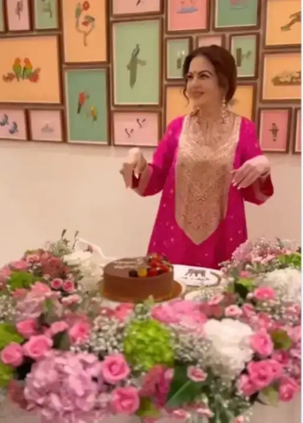 નીતા અંબાણીના જન્મદિનની ઉજવણી