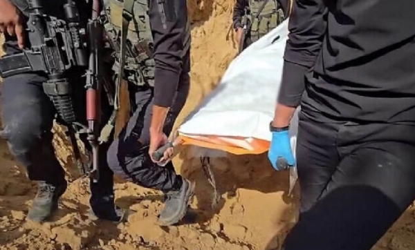 આતંકવાદી જૂથ હમાસે રવિવારે સાંજે રેડ ક્રોસ દ્વારા ઇઝરાયલને વધુ ત્રણ બંધકોના મૃતદેહ સોંપ્યા આતંકવાદી જૂથ હમાસે રવિવારે સાંજે રેડ ક્રોસ દ્વારા ઇઝરાયલને વધુ ત્રણ બંધકોના મૃતદેહ સોંપ્યા