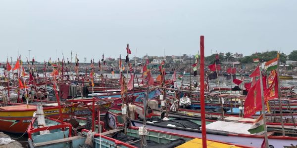 માછીમારોને ડીઝલ પર સ્પેશિયલ સ્કીમ અથવા એકસાઈઝ ડયુટીફ્રી ડીઝલ આપવા રજુઆત.