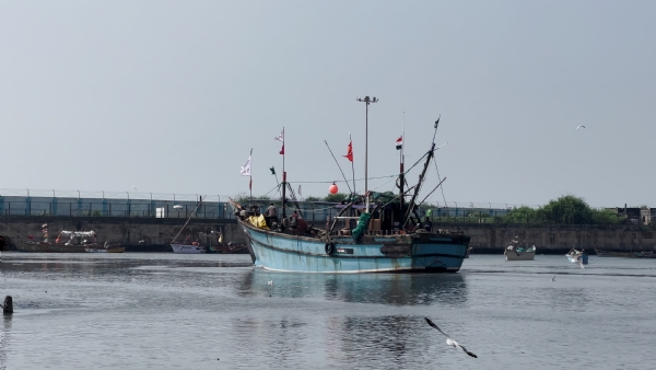 પોરબંદરના બંદરમાં ડ્રેજીંગની કામગીરીમાં કરોડો રૂપિયાનું કૌભાંડ.