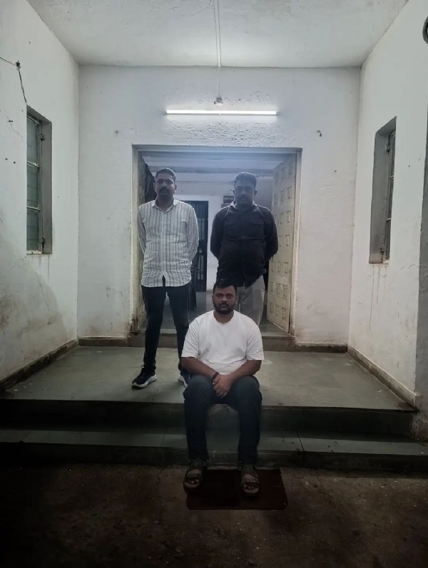 અમરેલી એલસીબીની વધુ એક સફળ કાર્યવાહી: 6 મહિનાથી નાસતા ફરતા આરોપી વિરાજ રાણાને અમદાવાદથી ઝડપી પાડ્યો