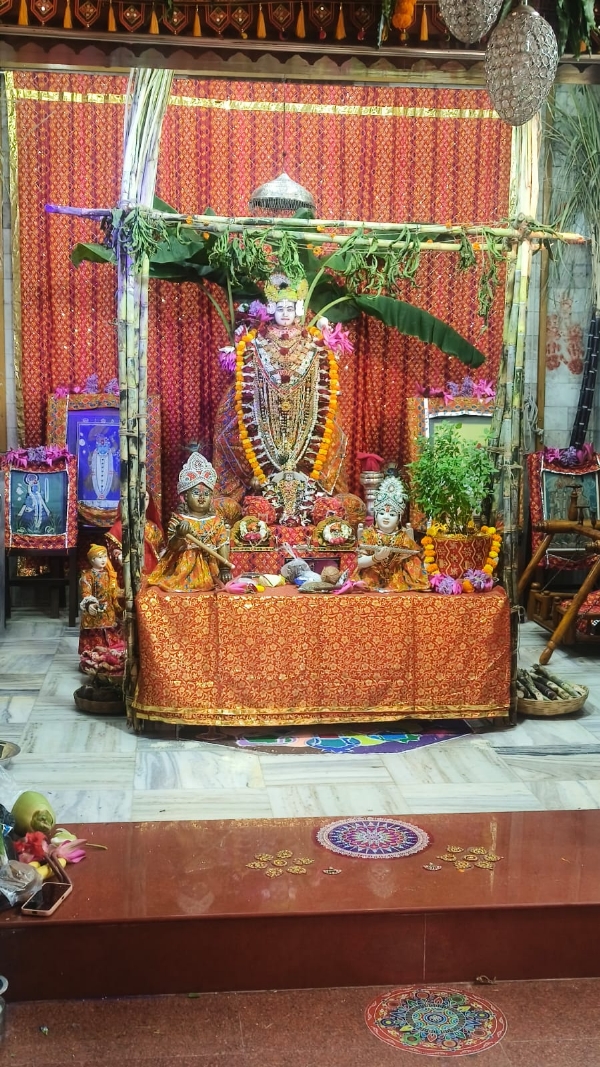 પોરબંદરના સત્યનારણ મંદિરે સમૂહ કથા યોજઇ. પોરબંદરના સત્યનારણ મંદિરે સમૂહ કથા યોજઇ.