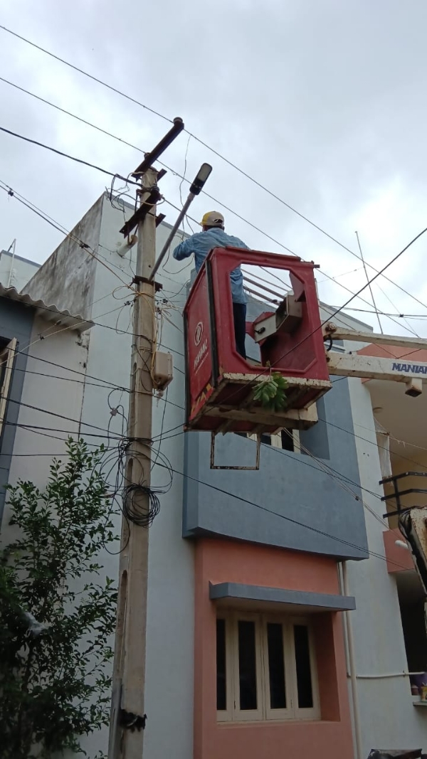 પોરબંદર મનપા દ્વારા અલગ અલગ વિસ્તારમાં 300 થી વધુ સ્ટ્રીટ લાઈટોનું સમારકામ કરાયું. પોરબંદર મનપા દ્વારા અલગ અલગ વિસ્તારમાં 300 થી વધુ સ્ટ્રીટ લાઈટોનું સમારકામ કરાયું.