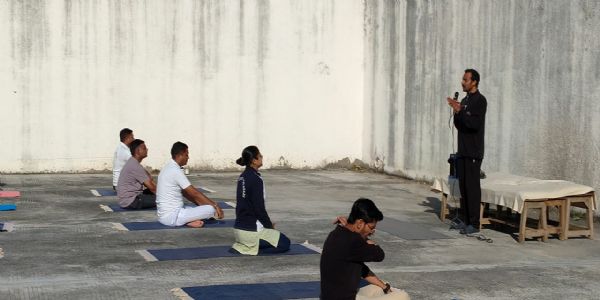 અમરેલી જિલ્લા જેલમાં અહિંસા થી એકતા યોગ શિબિર યોજાઈ