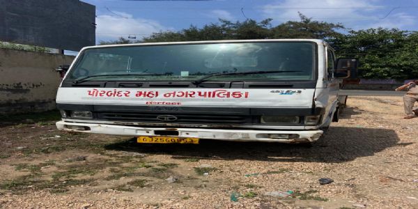 ટ્રાફિક પોલીસ દ્વારા મનપા ના ચાર વાહનો ડિટેન કરાયા.