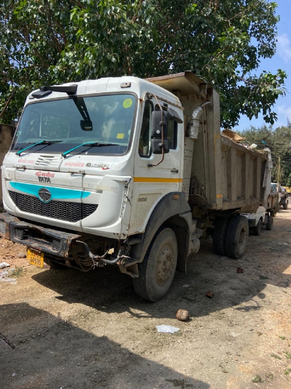 ટ્રાફિક પોલીસ દ્વારા મનપા ના ચાર વાહનો ડિટેન કરાયા. ટ્રાફિક પોલીસ દ્વારા મનપા ના ચાર વાહનો ડિટેન કરાયા.