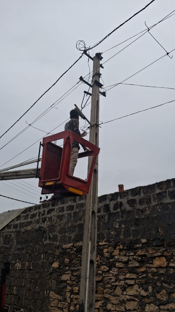 પોરબંદર મનપા દ્વારા અલગ અલગ વિસ્તારમાં 300 થી વધુ સ્ટ્રીટ લાઈટોનું સમારકામ કરાયું. પોરબંદર મનપા દ્વારા અલગ અલગ વિસ્તારમાં 300 થી વધુ સ્ટ્રીટ લાઈટોનું સમારકામ કરાયું.