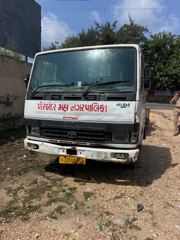 ટ્રાફિક પોલીસ દ્વારા મનપા ના ચાર વાહનો ડિટેન કરાયા. ટ્રાફિક પોલીસ દ્વારા મનપા ના ચાર વાહનો ડિટેન કરાયા.