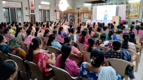 પોરબંદર જિલ્લામાં યોગ સંવાદ અને સ્નેહમિલન કાર્યક્રમ યોજાયો. પોરબંદર જિલ્લામાં યોગ સંવાદ અને સ્નેહમિલન કાર્યક્રમ યોજાયો.