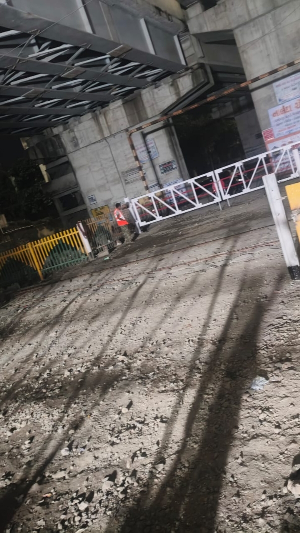 ઉદ્યોગનગર નું ફાટક તાત્કાલિક ખોલવા લોકમાંગ. ઉદ્યોગનગર નું ફાટક તાત્કાલિક ખોલવા લોકમાંગ.