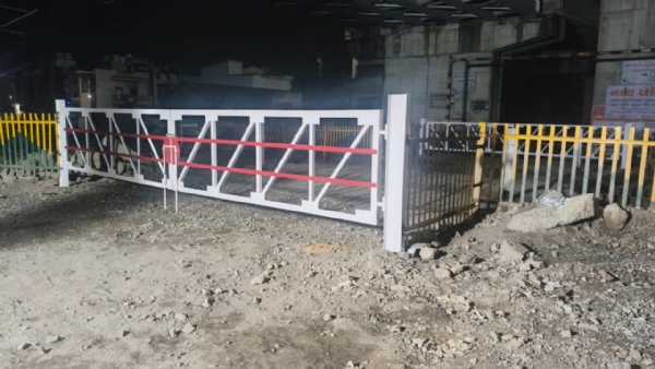 ઉદ્યોગનગર નું ફાટક તાત્કાલિક ખોલવા લોકમાંગ. ઉદ્યોગનગર નું ફાટક તાત્કાલિક ખોલવા લોકમાંગ.