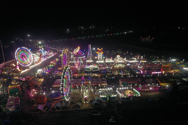 સિદ્ધપુરના કાત્યોકના મેળામાં મોટી સંખ્યામાં જનમેદની ઉમટી , રંગ બેરંગી લાઈટો સાથે અદ્ભૂત નજારો સિદ્ધપુરના કાત્યોકના મેળામાં મોટી સંખ્યામાં જનમેદની ઉમટી , રંગ બેરંગી લાઈટો સાથે અદ્ભૂત નજારો