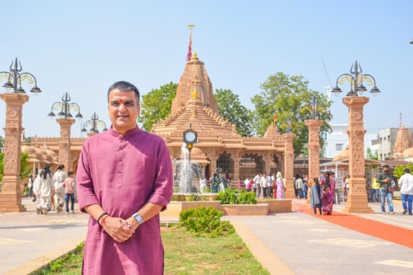 નાયબ મુખ્યમંત્રી હર્ષ સંઘવી નાયબ મુખ્યમંત્રી હર્ષ સંઘવી