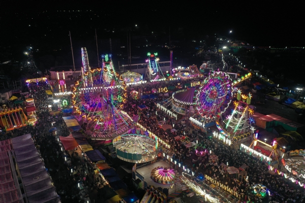 સિદ્ધપુરના કાત્યોકના મેળામાં મોટી સંખ્યામાં જનમેદની ઉમટી , રંગ બેરંગી લાઈટો સાથે અદ્ભૂત નજારો સિદ્ધપુરના કાત્યોકના મેળામાં મોટી સંખ્યામાં જનમેદની ઉમટી , રંગ બેરંગી લાઈટો સાથે અદ્ભૂત નજારો