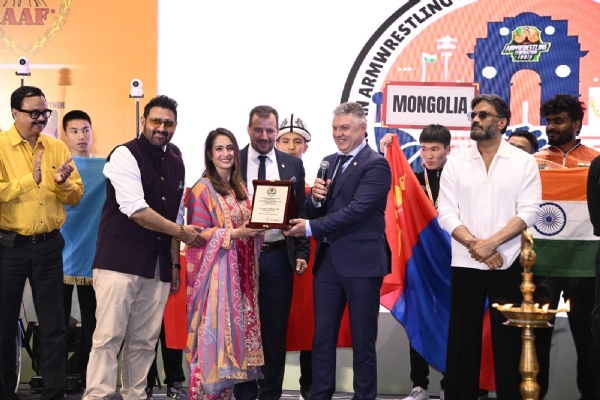 એશિયન આર્મ રેસલિંગ ફેડરેશનના ઉપપ્રમુખ પ્રીતિ ઝાંગિયાની સાથે પ્રવીણ ડબાસ એશિયન આર્મ રેસલિંગ ફેડરેશનના ઉપપ્રમુખ પ્રીતિ ઝાંગિયાની સાથે પ્રવીણ ડબાસ