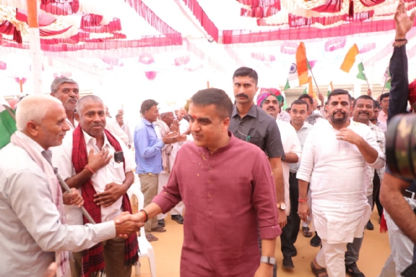 કચ્છના પ્રથમ સરહદી ગામ પુનરાજપરની મુલાકાત