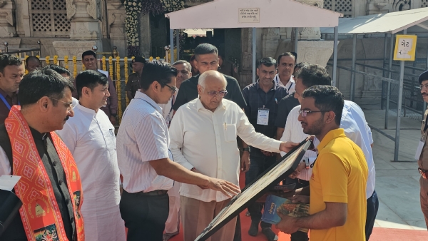 MUKHYAMANTRI E AMBAJI MANDIR MA DARSHAN KARYA MUKHYAMANTRI E AMBAJI MANDIR MA DARSHAN KARYA