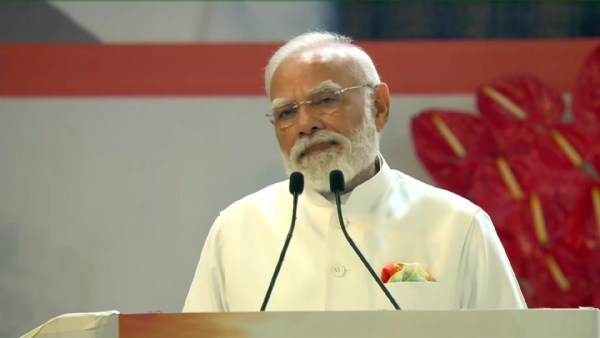 કાર્યક્રમ ને સંબોધિત કરતા પ્રધાનમંત્રી મોદી