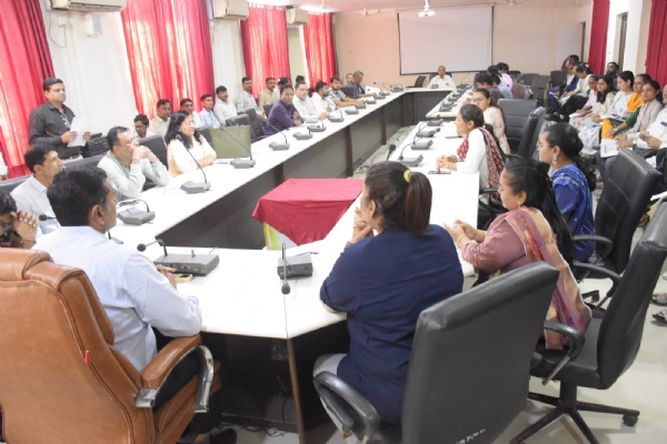 કલેક્ટર કચેરી ખાતે રાષ્ટ્રગીત વંદે માતરમના 150 વર્ષની ઉજવણીના ભાગરૂપે સામુહિક ગાન તથા સ્વદેશીના શપથ ગ્રહણ કરાયા. કલેક્ટર કચેરી ખાતે રાષ્ટ્રગીત વંદે માતરમના 150 વર્ષની ઉજવણીના ભાગરૂપે સામુહિક ગાન તથા સ્વદેશીના શપથ ગ્રહણ કરાયા.