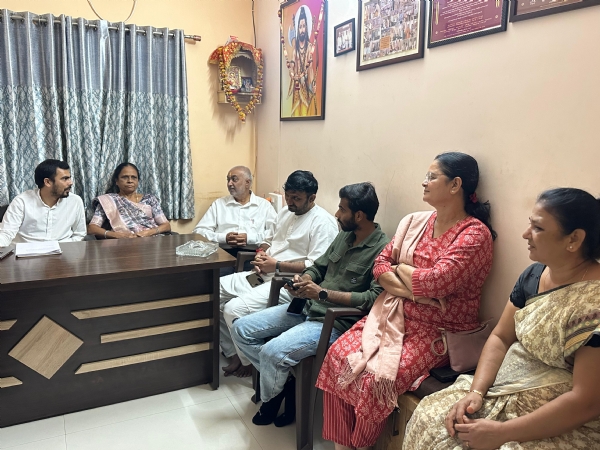 પોરબંદરના કર્મકાંડી બ્રાહ્મણોને સુરક્ષા કવચ આપવા બેઠક યોજાઇ. પોરબંદરના કર્મકાંડી બ્રાહ્મણોને સુરક્ષા કવચ આપવા બેઠક યોજાઇ.