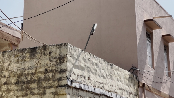 પોરબંદર માં ધોળા દિવસે સ્ટ્રીટ લાઈટના અજવાળા. પોરબંદર માં ધોળા દિવસે સ્ટ્રીટ લાઈટના અજવાળા.