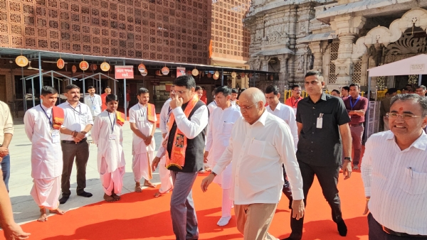 MUKHYAMANTRI E AMBAJI MANDIR MA DARSHAN KARYA MUKHYAMANTRI E AMBAJI MANDIR MA DARSHAN KARYA