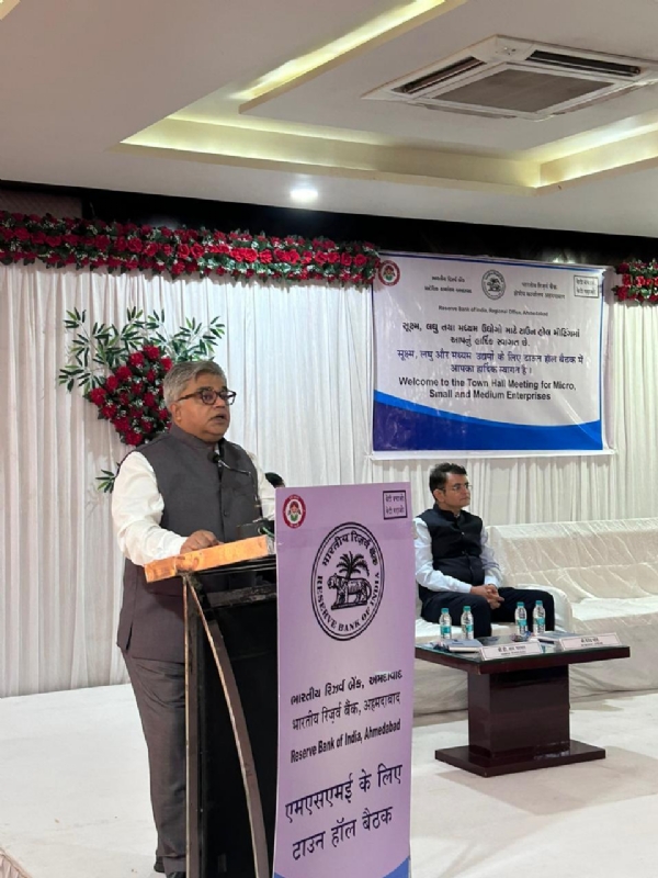 પોરબંદર ખાતે સૂક્ષ્મ, નાના અને મધ્યમ ઉદ્યોગો માટે ટાઉન હોલ બેઠકનું આયોજન કરાયું. પોરબંદર ખાતે સૂક્ષ્મ, નાના અને મધ્યમ ઉદ્યોગો માટે ટાઉન હોલ બેઠકનું આયોજન કરાયું.